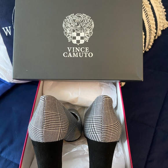 Vince Camuto Black White Mantailored Fabric Chunky Heels. Size 8.5 - Picture 5 of 6